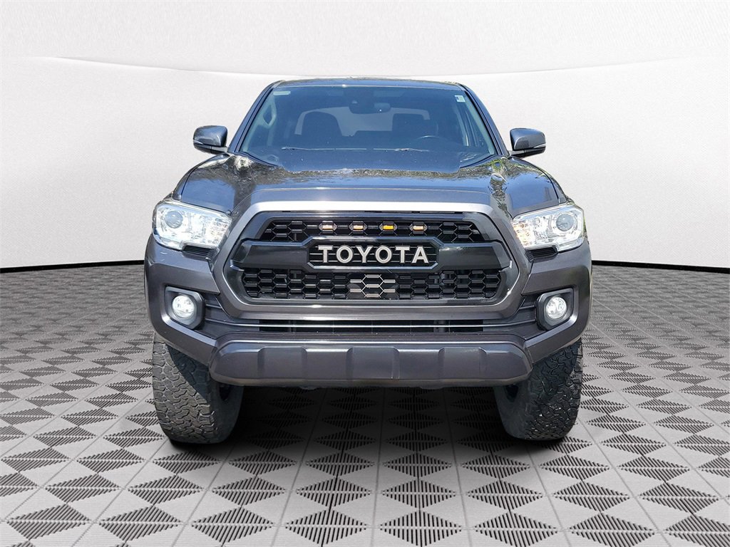 Used 2022 Toyota Tacoma SR5 w/ Technology Package image 2