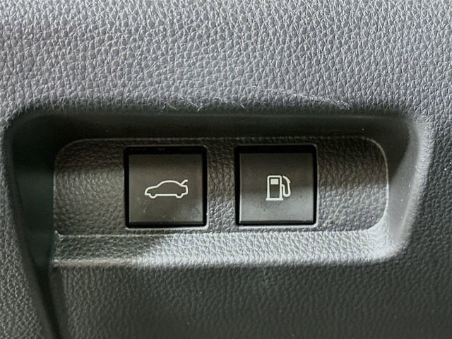 Used 2024 Toyota Crown Limited image 11