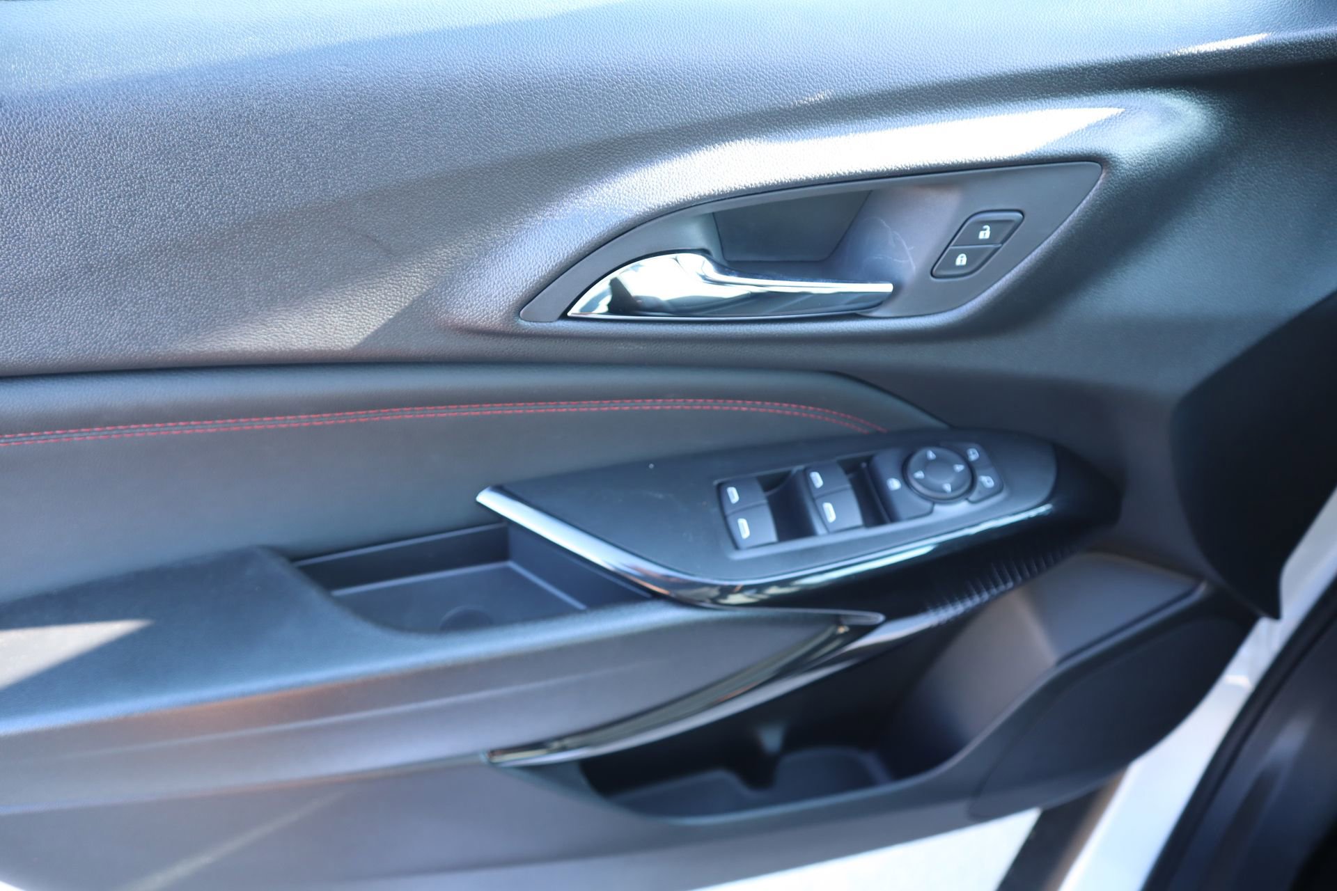 New 2026 Chevrolet Trax RS w/ Driver Confidence Package image 15