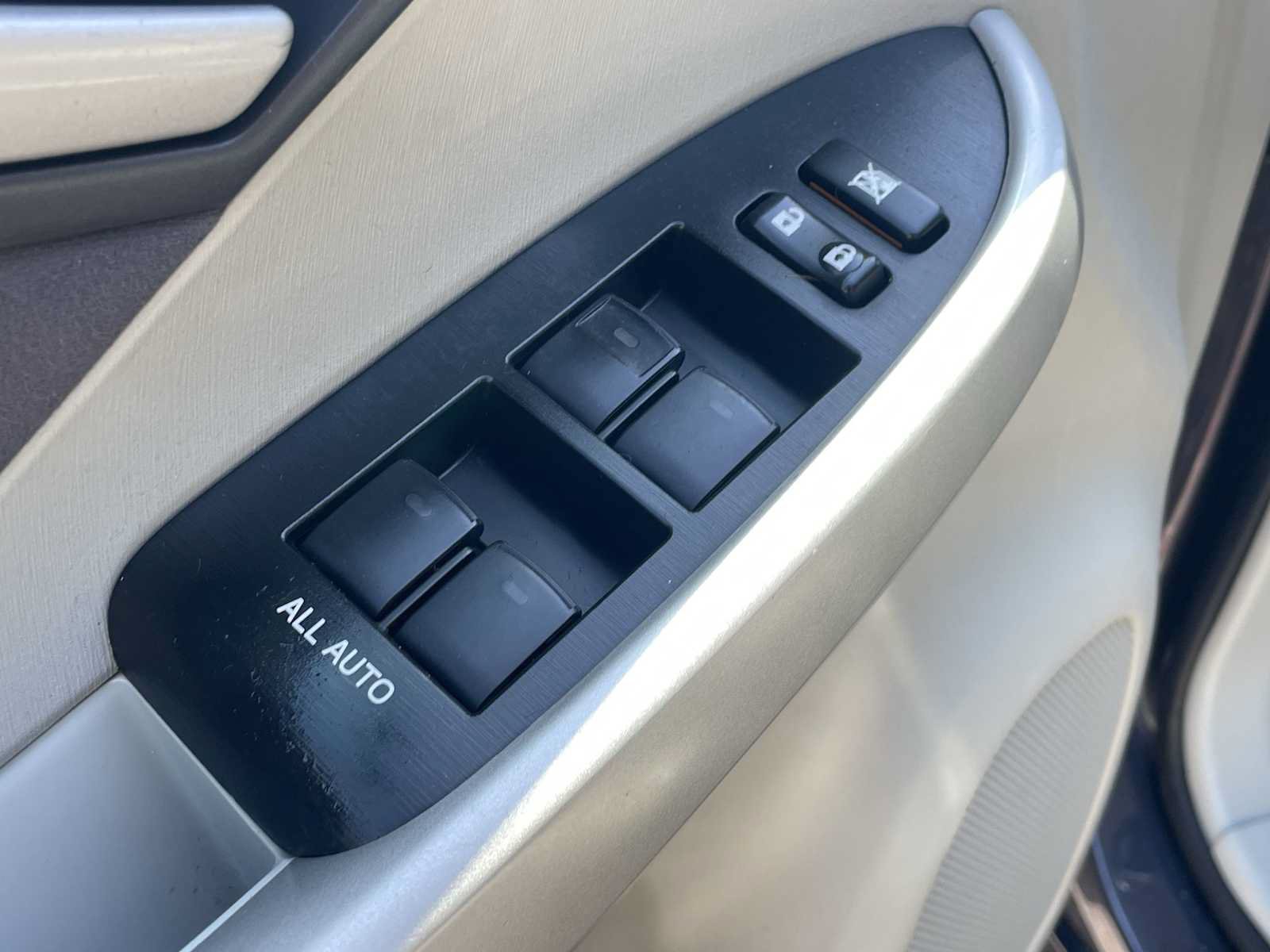 Used 2011 Toyota Prius Two FWD image 12