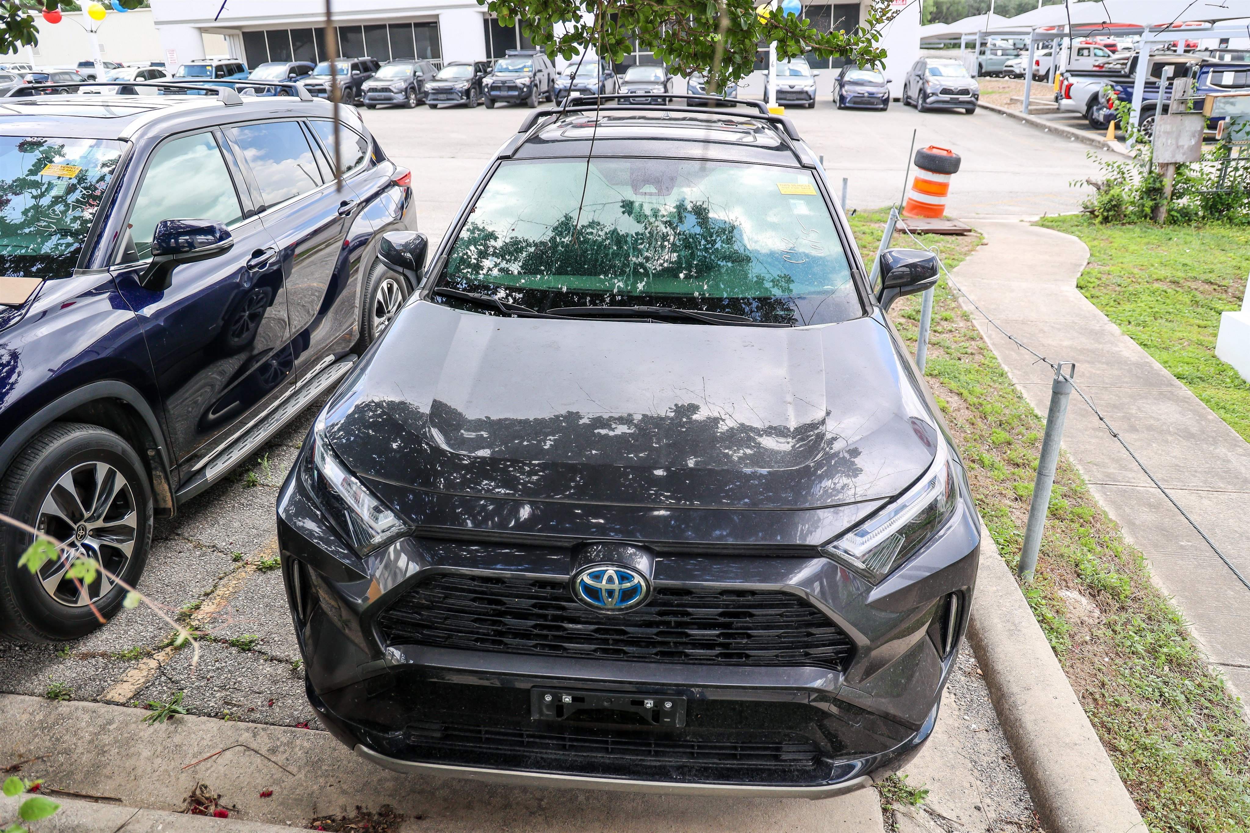 Used 2023 Toyota RAV4 XSE AWD/4WD image 5