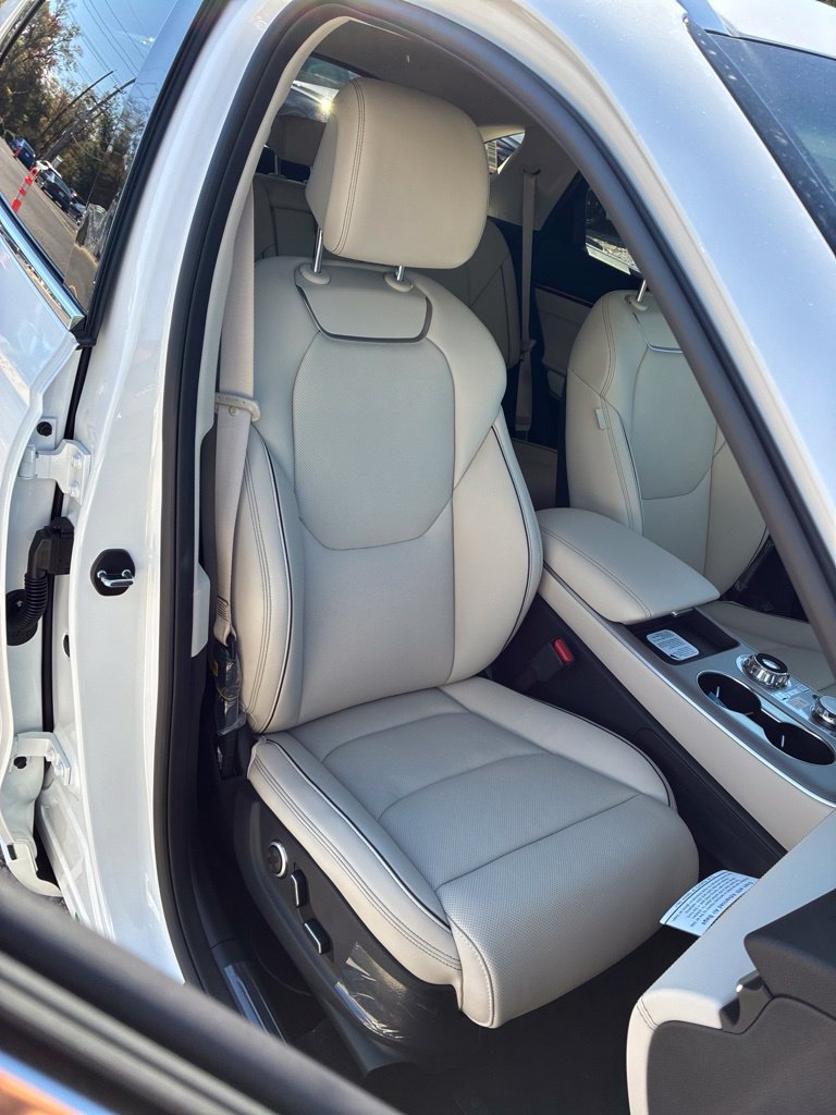 New 2027 Genesis GV70 2.5T Advanced AWD/4WD image 15