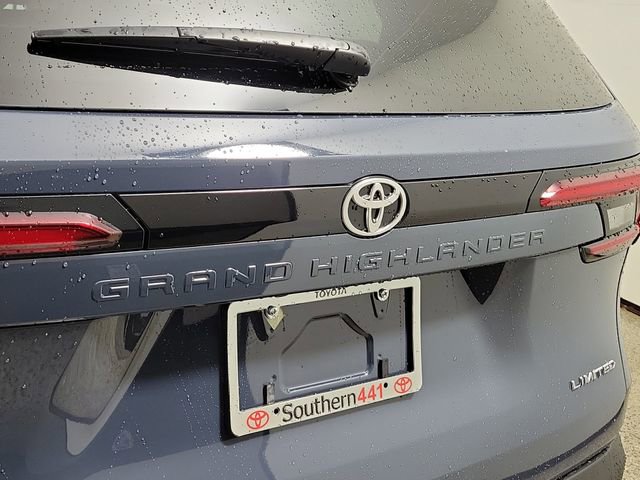 Used 2025 Toyota Grand Highlander AWD Hybrid image 9