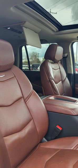Used 2019 Cadillac Escalade Luxury AWD/4WD image 16
