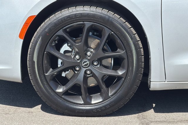 Used 2026 Chrysler Pacifica Limited w/ S Appearance Package FWD image 35