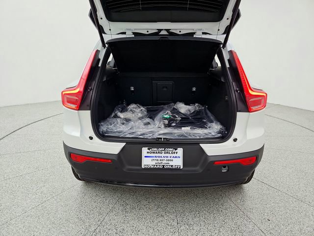 New 2026 Volvo XC40 B5 Plus w/ Protection Package Premier AWD/4WD image 19