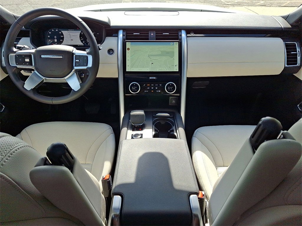 Used 2023 Land Rover Discovery S image 10