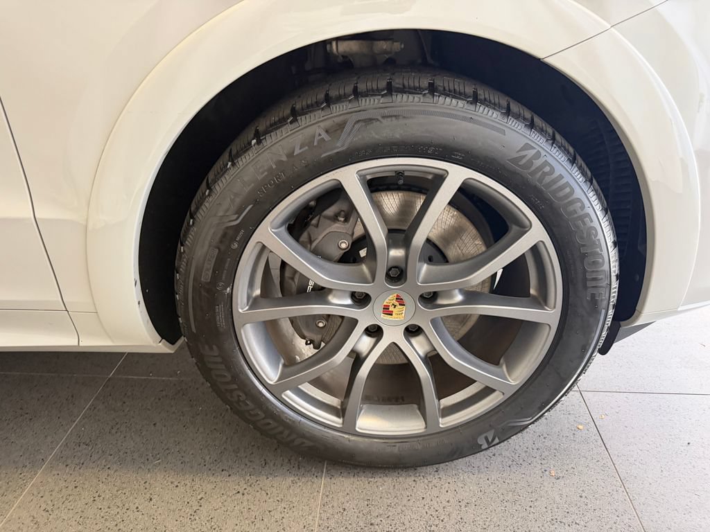 Certified 2024 Porsche Cayenne Coupe AWD/4WD image 13