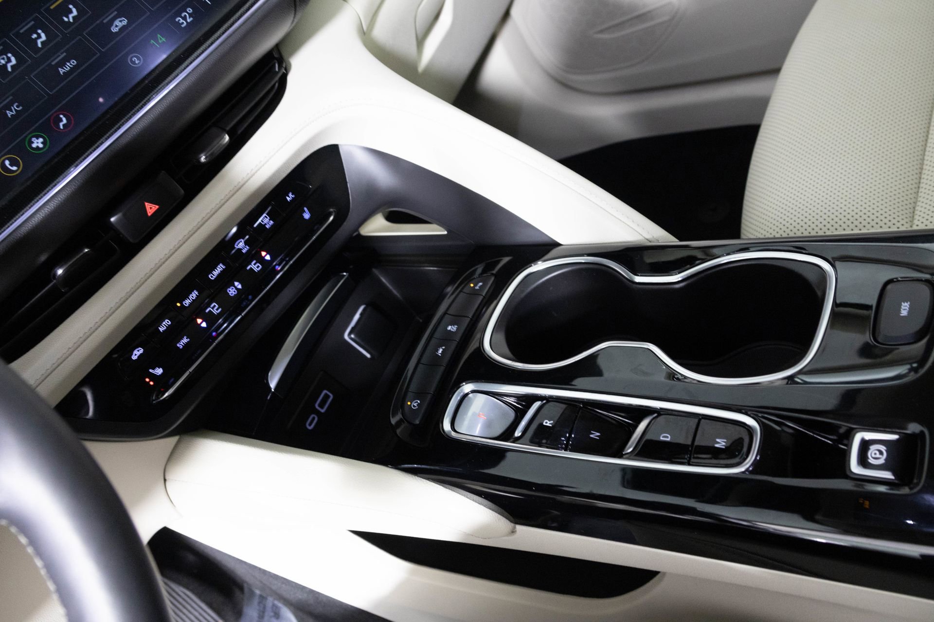 Used 2022 Buick Envision Essence w/ Safety Package image 25