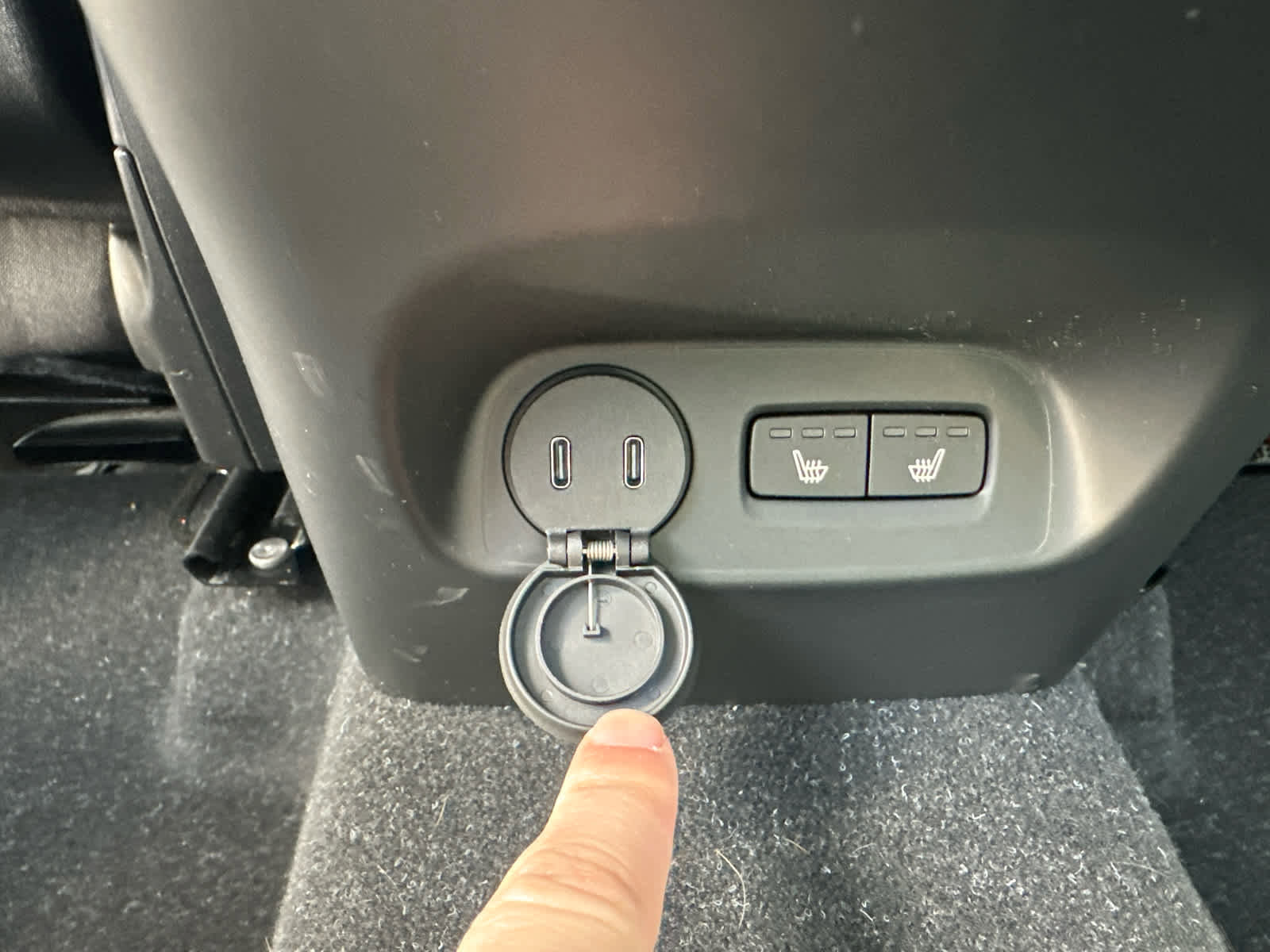 Used 2023 Volvo XC40 B5 Plus w/ Protection Package Premier image 24