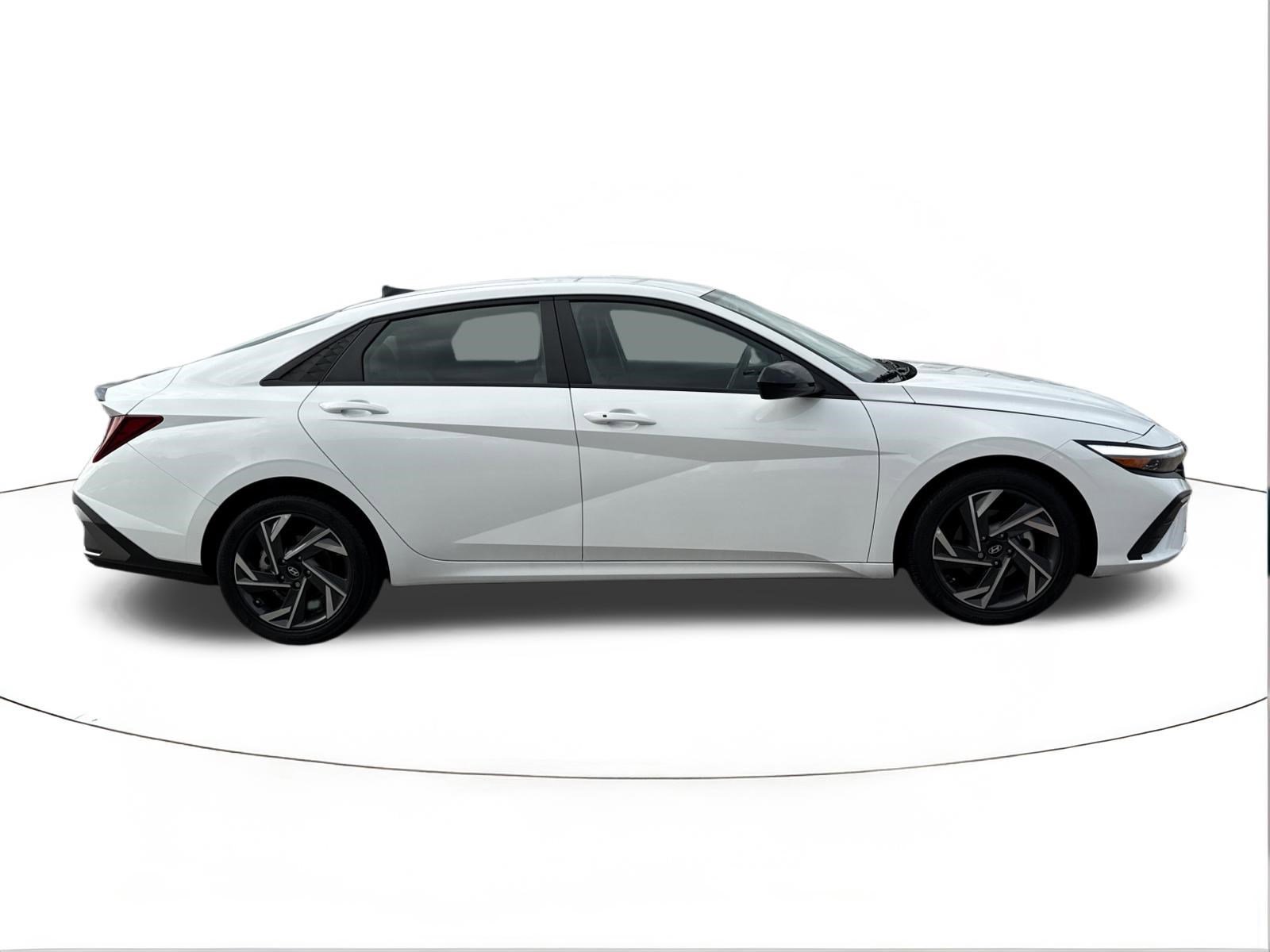 Used 2025 Hyundai Elantra Sport FWD image 2