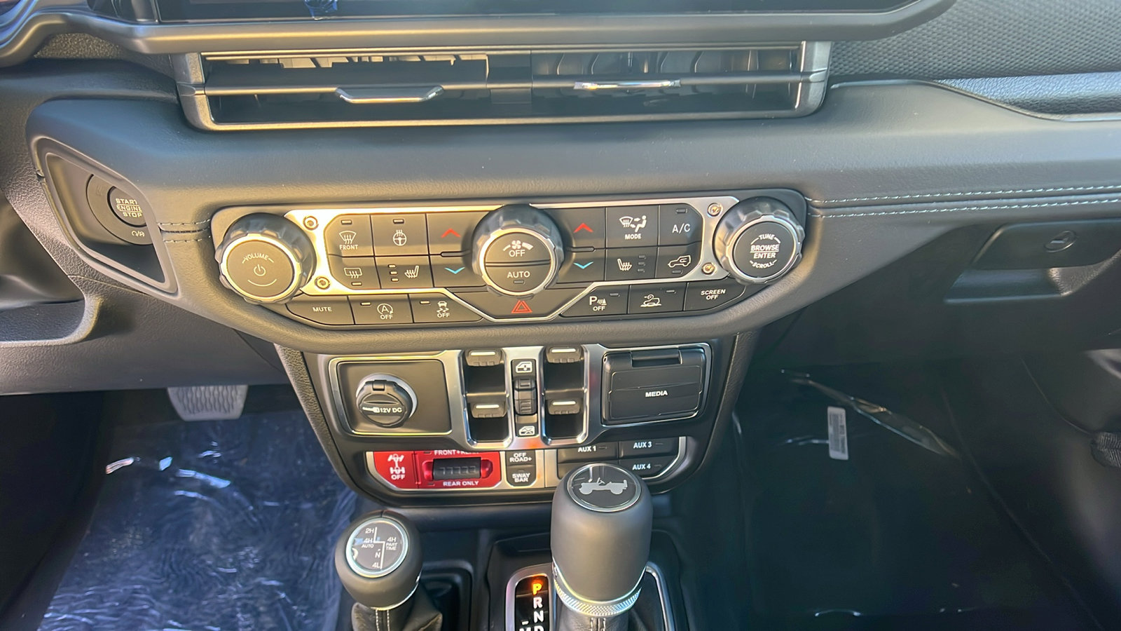 New 2025 Jeep Wrangler Unlimited Rubicon image 29