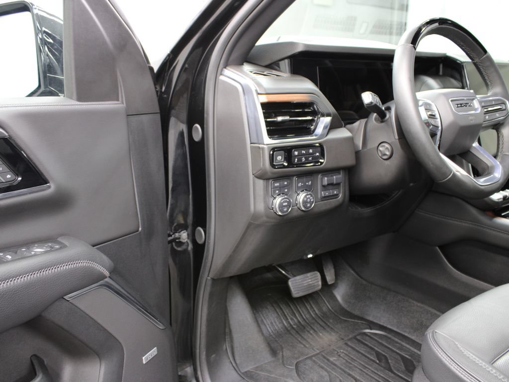 Used 2025 GMC Yukon Denali w/ Denali Reserve Package AWD/4WD image 61