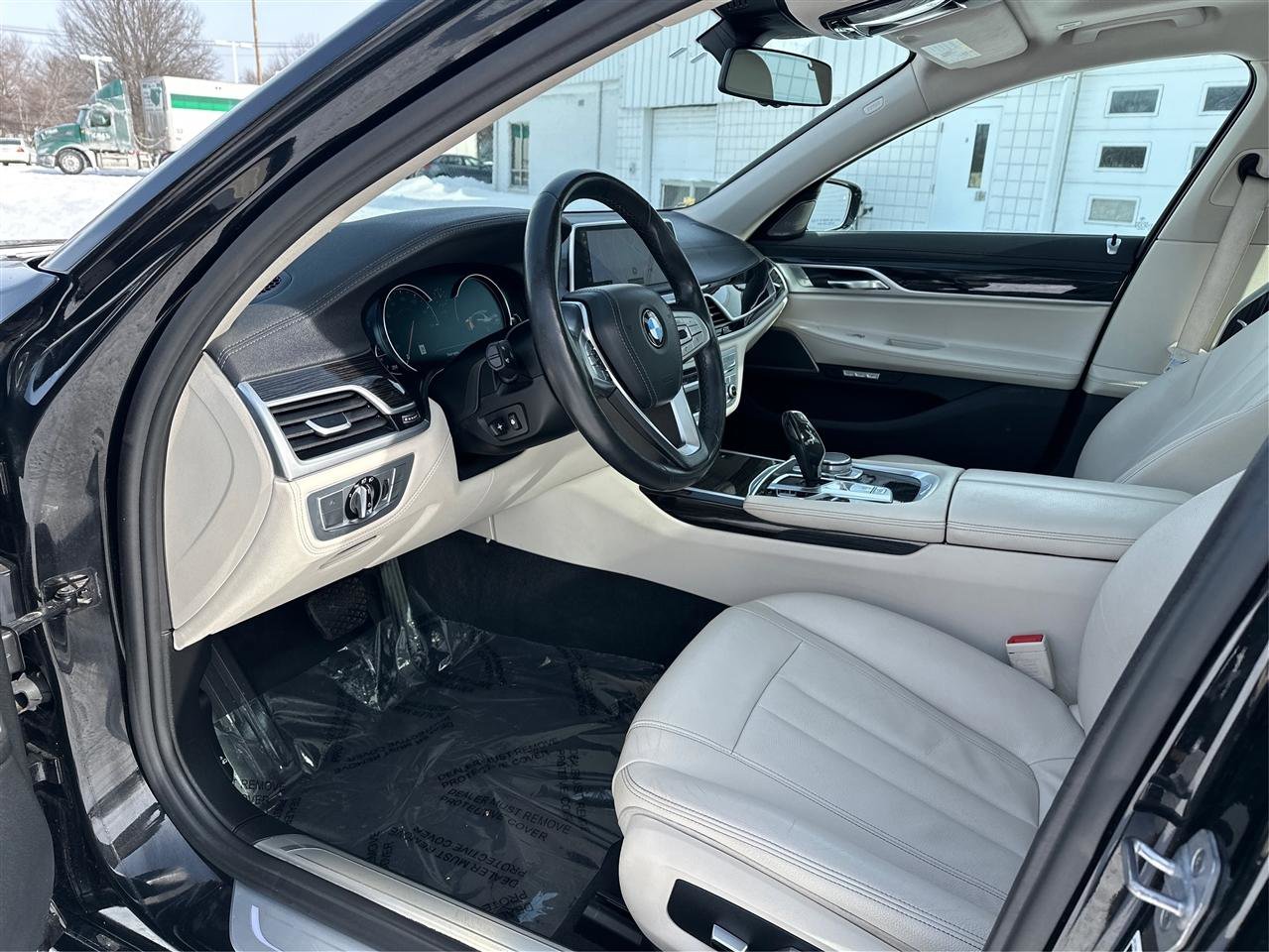 Used 2018 BMW 740i xDrive image 9