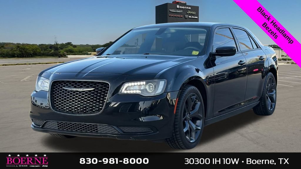 Used 2023 Chrysler 300 Touring w/ Sport Appearance Package RWD image 7