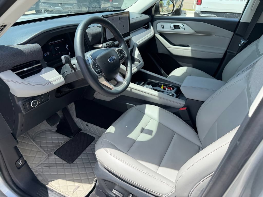 Used 2025 Ford Explorer Active w/ Active Comfort Package RWD image 13