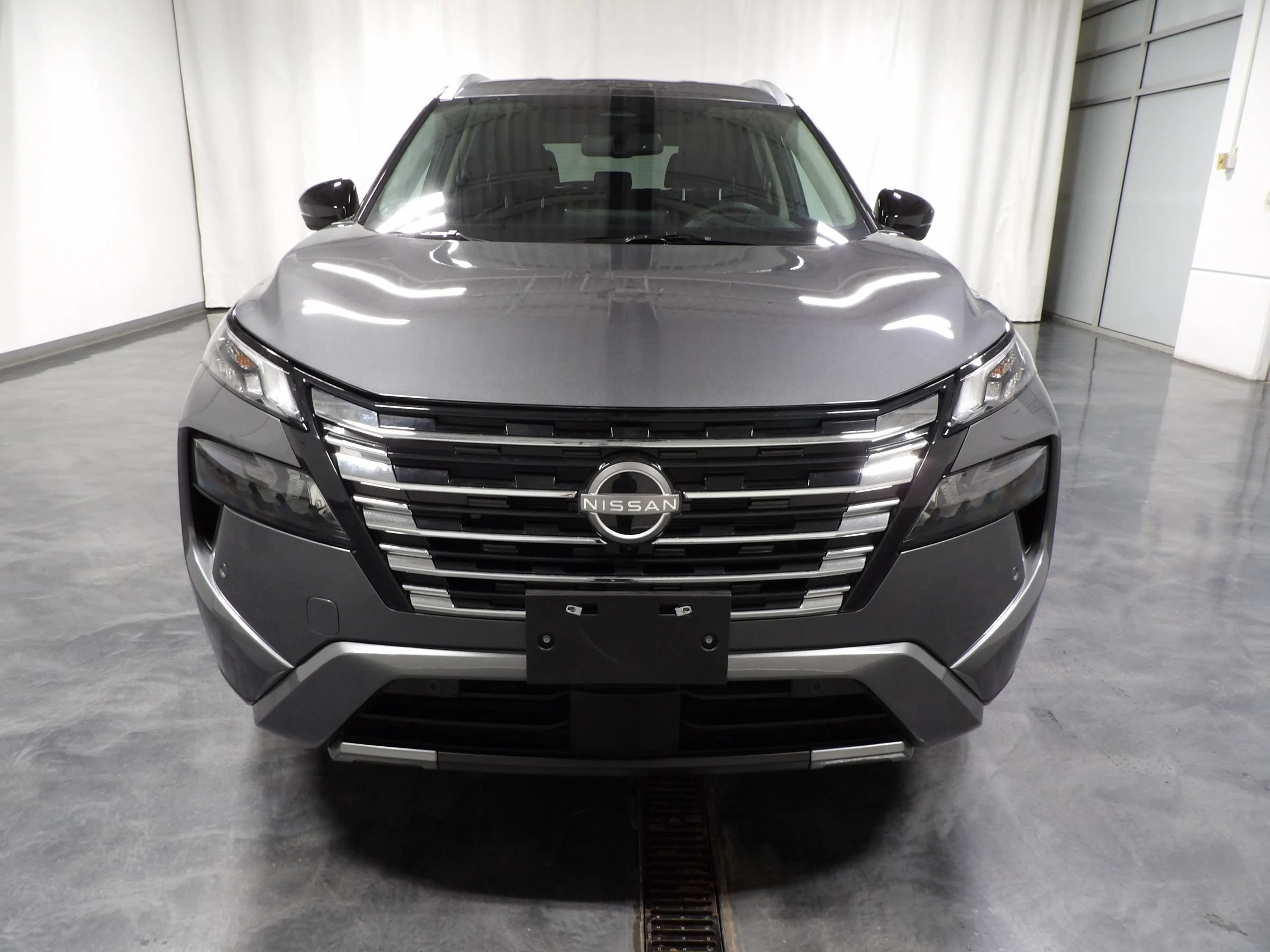 Used 2026 Nissan Rogue SL AWD/4WD image 3