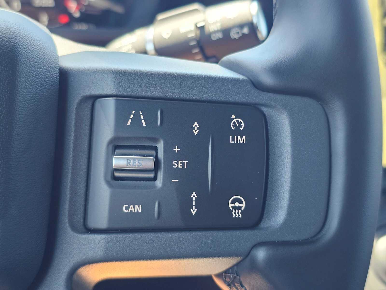 New 2026 Land Rover Defender 110 X-Dynamic SE AWD/4WD image 28