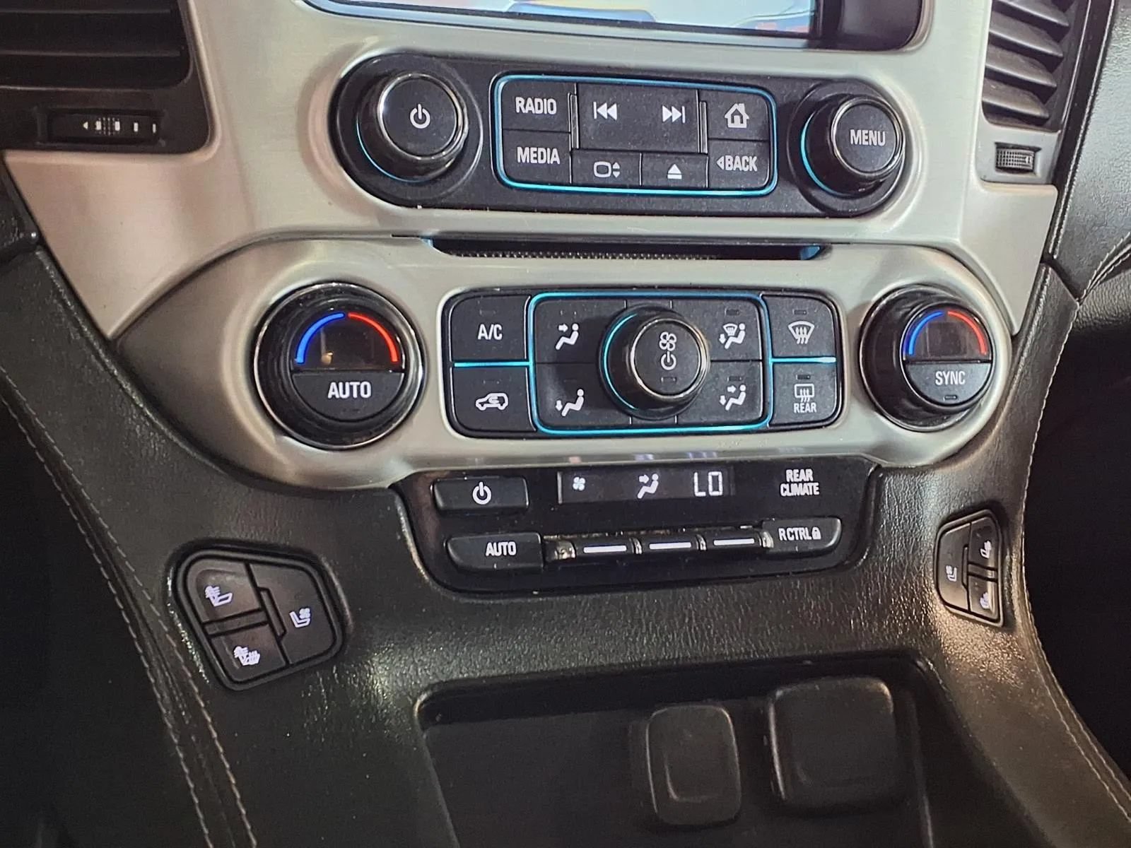Used 2018 GMC Yukon SLT w/ Premium Edition AWD/4WD image 26