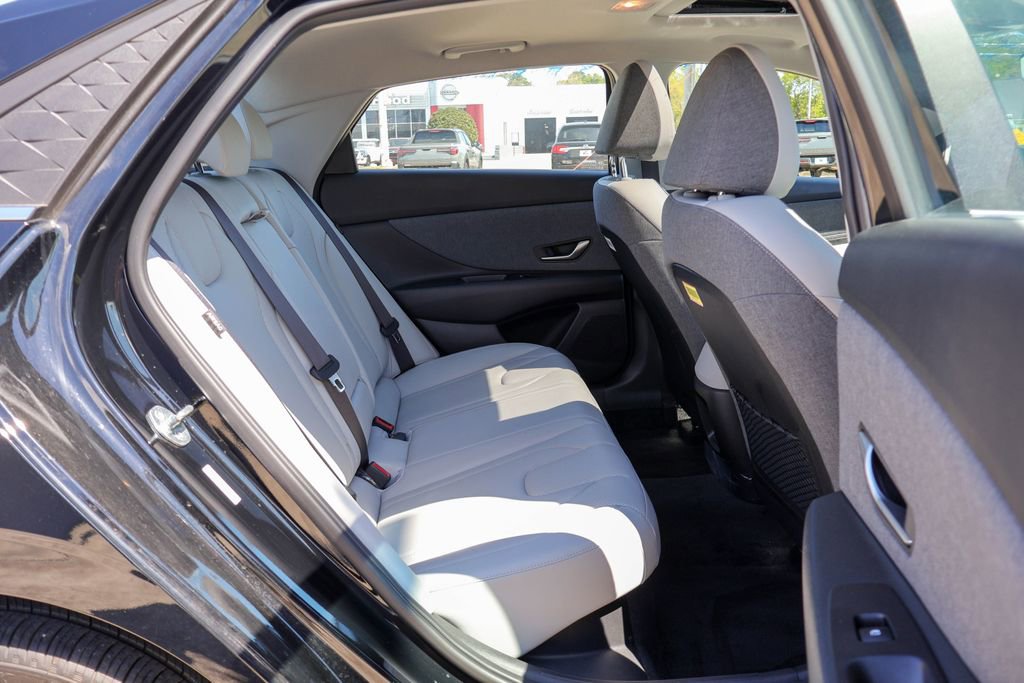 Used 2024 Hyundai Elantra Limited image 10