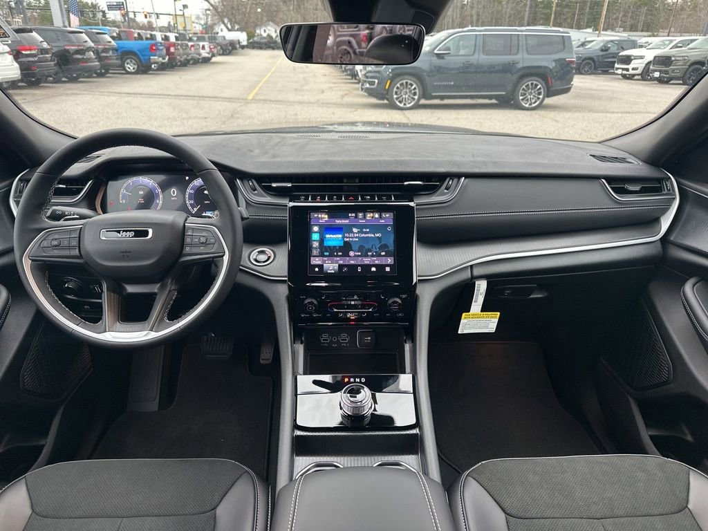 New 2025 Jeep Grand Cherokee Altitude image 14