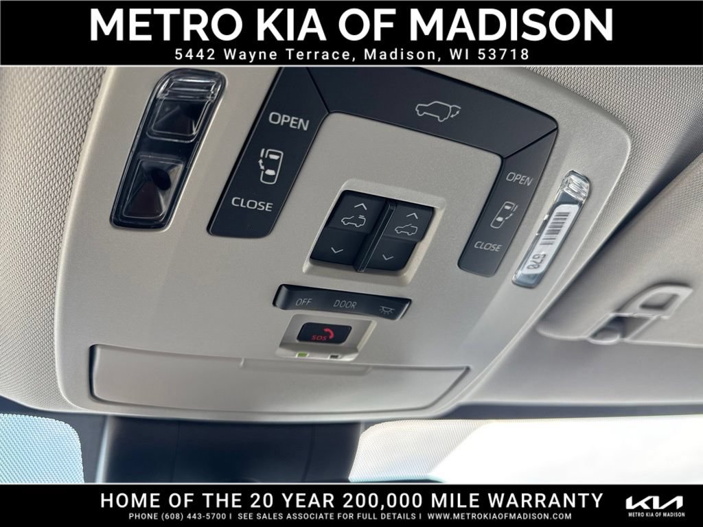 Used 2025 Toyota Sienna XLE AWD/4WD image 33