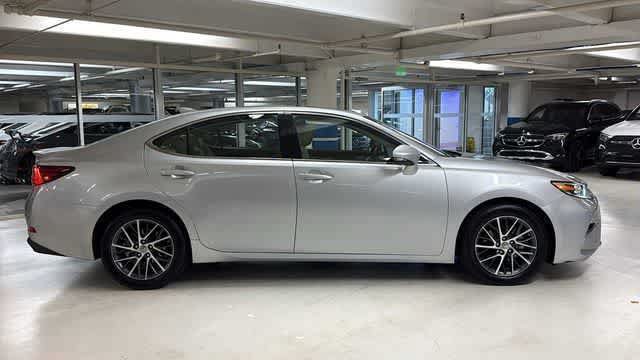 Used 2016 Lexus ES 350 w/ Luxury Package w/Wood Trim FWD image 37