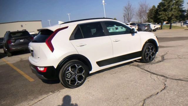 New 2025 Kia Niro EX Touring image 3