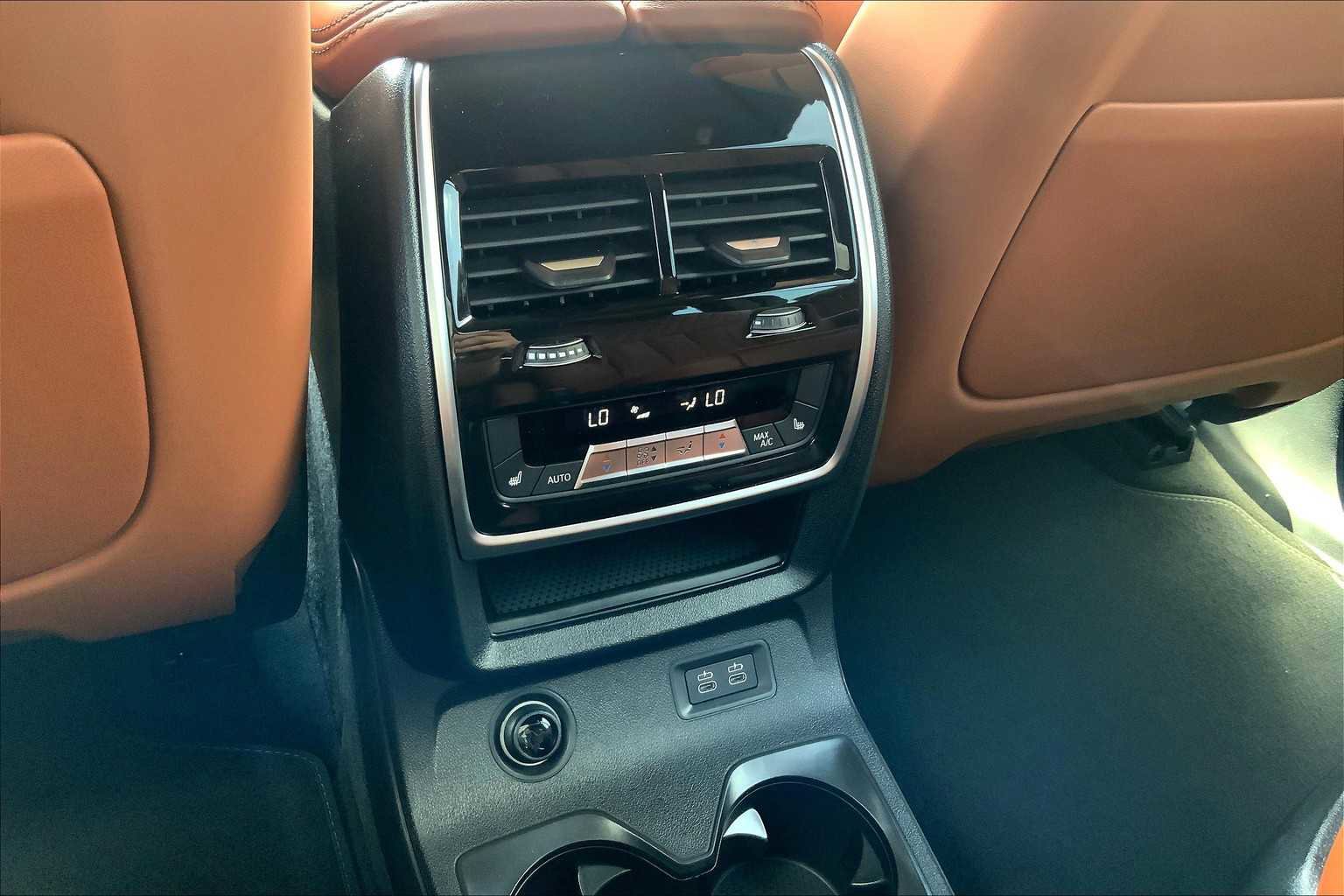 New 2026 BMW X7 M60i image 17