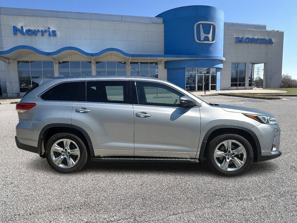 Used 2017 Toyota Highlander Limited AWD/4WD image 5