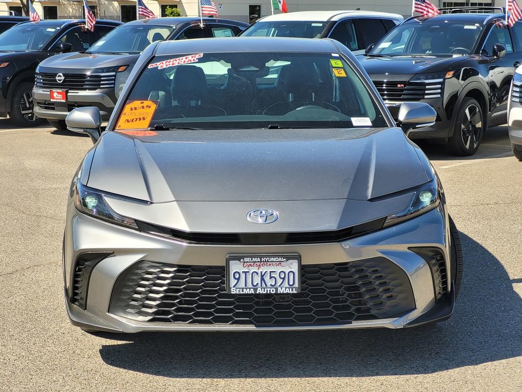 Used 2025 Toyota Camry SE w/ Convenience Package image 3