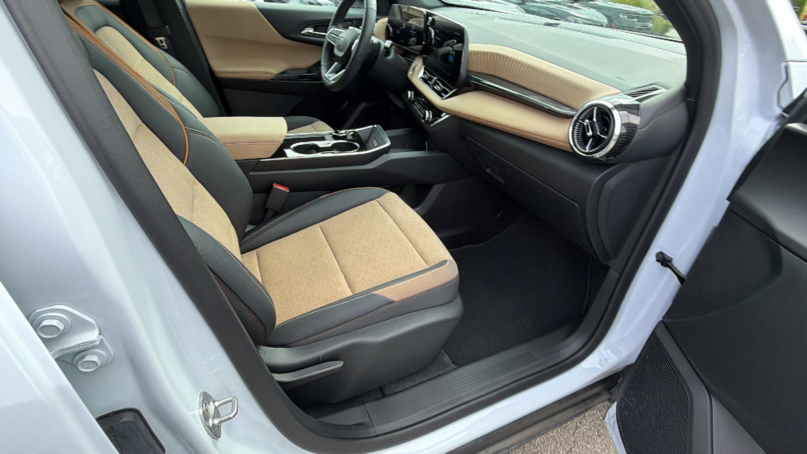 Used 2026 Chevrolet Equinox ACTIV w/ Safety and Technology Package FWD image 19