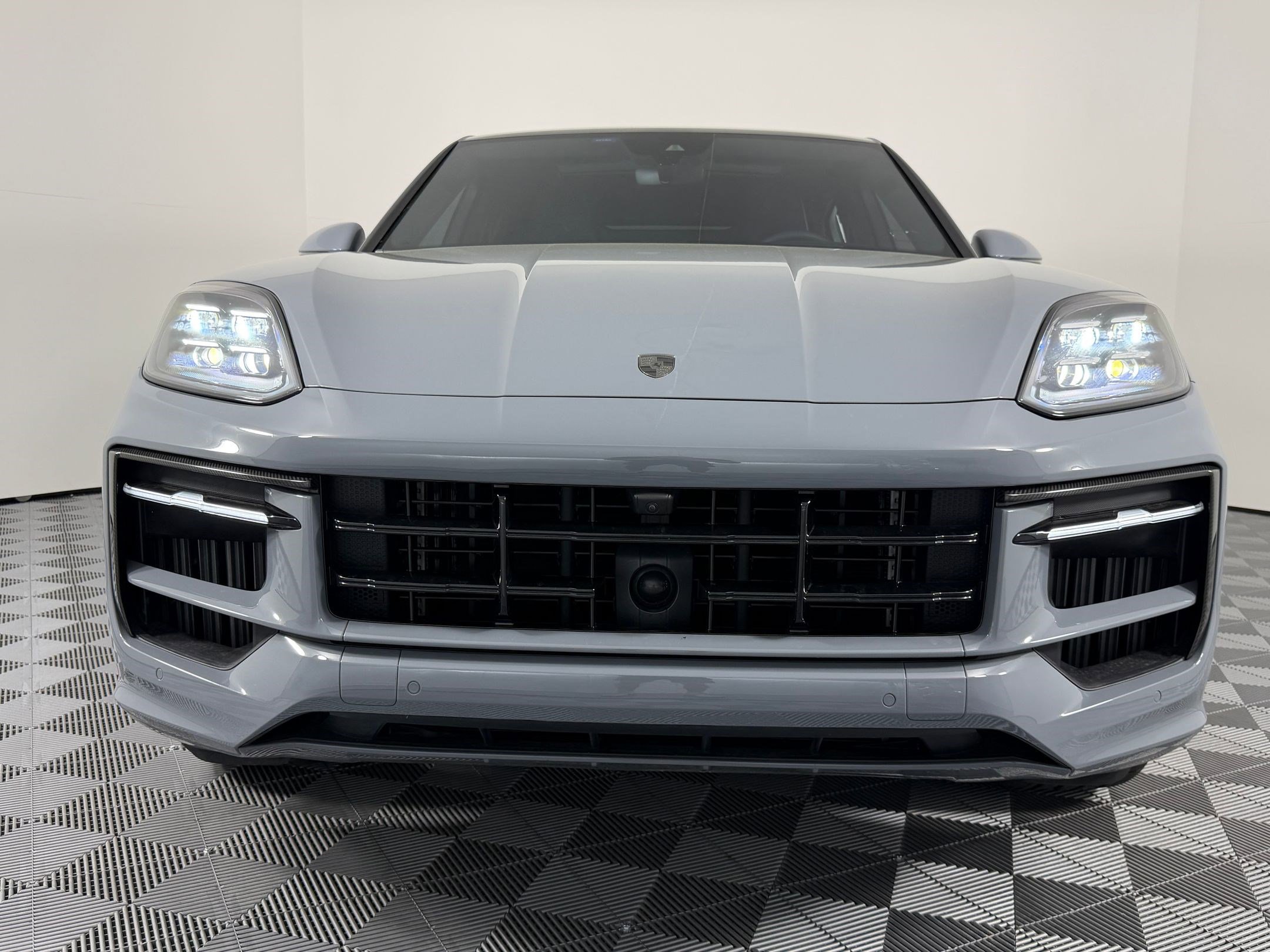 Certified 2025 Porsche Cayenne GTS image 6