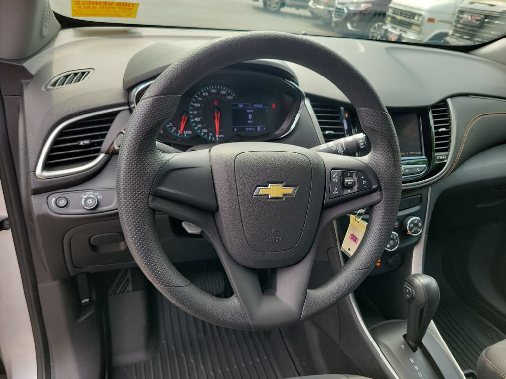 Used 2020 Chevrolet Trax LS FWD image 25