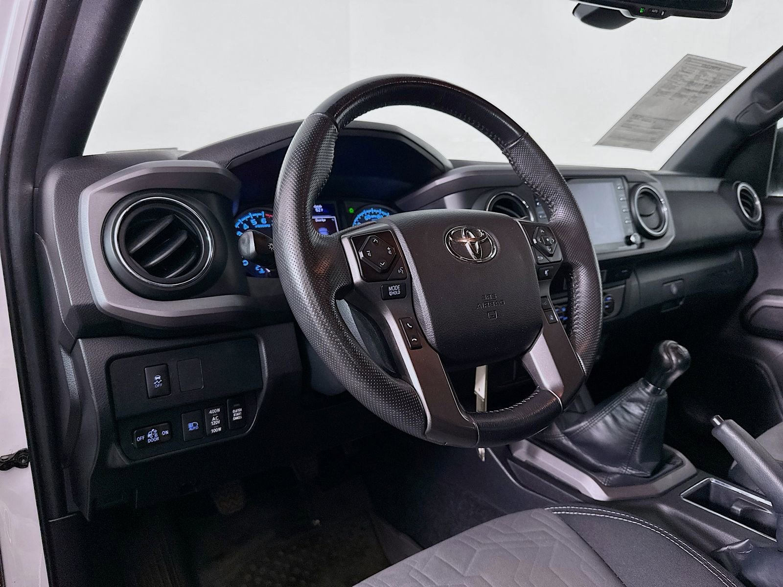 Certified 2022 Toyota Tacoma TRD Off-Road AWD/4WD image 9