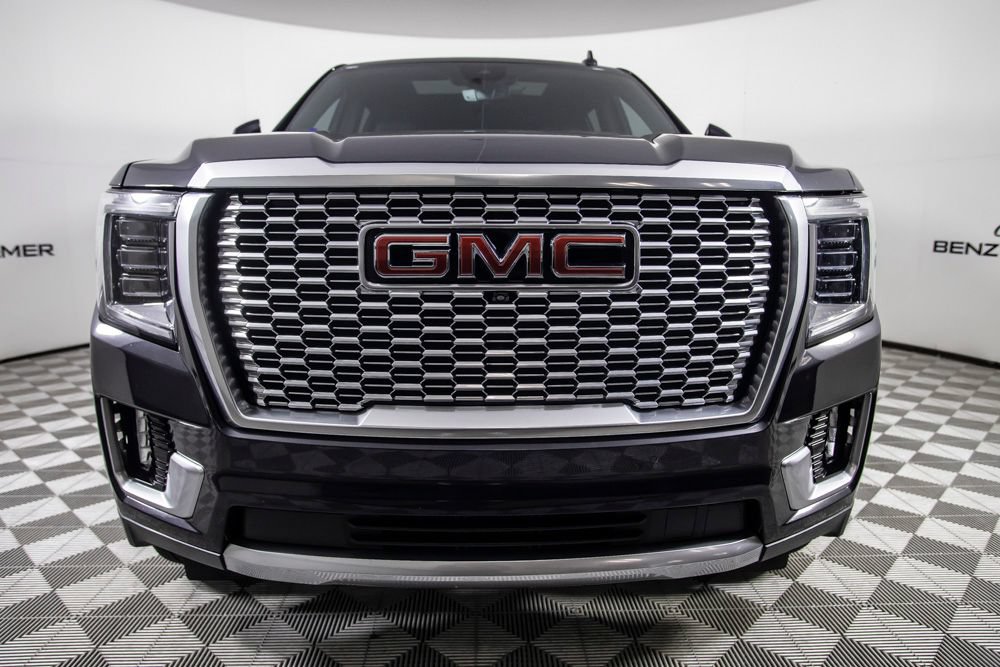 Used 2024 GMC Yukon XL Denali w/ Advanced Technology Package AWD/4WD image 3