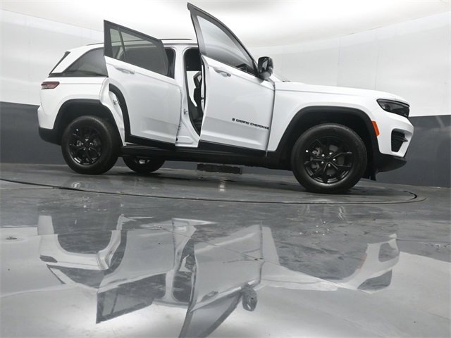 New 2025 Jeep Grand Cherokee Altitude image 47