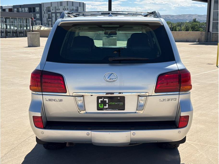 Used 2009 Lexus LX 570 4WD w/ Preferred Accessory Pkg image 7