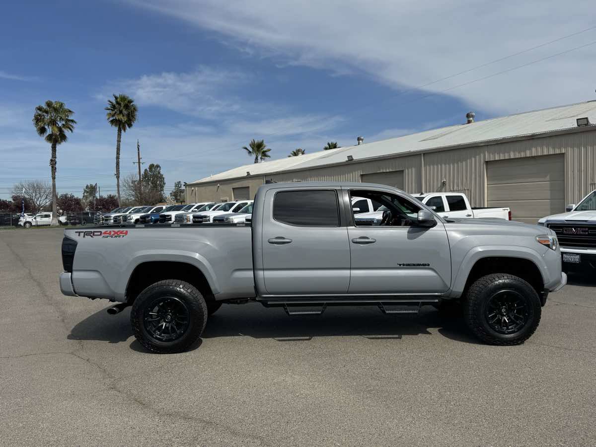 Used 2019 Toyota Tacoma TRD Sport w/ TRD Premium Sport Package image 11