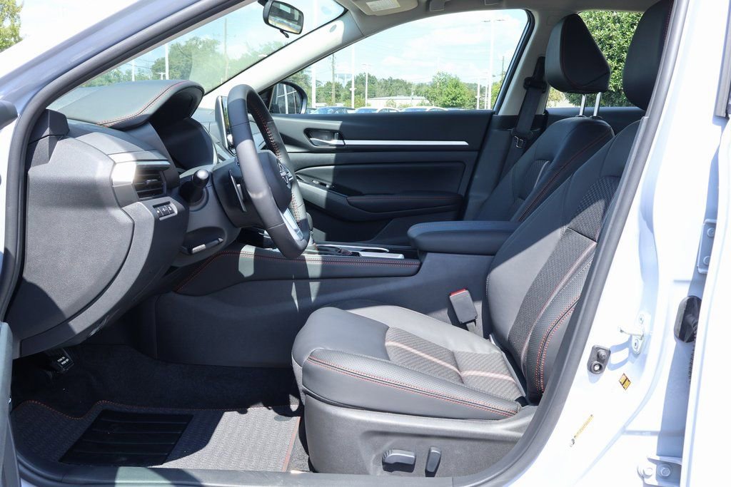 New 2025 Nissan Altima 2.5 SR image 7