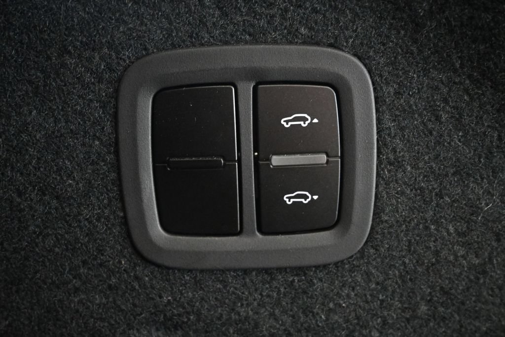 Certified 2025 Porsche Cayenne Coupe AWD/4WD image 34