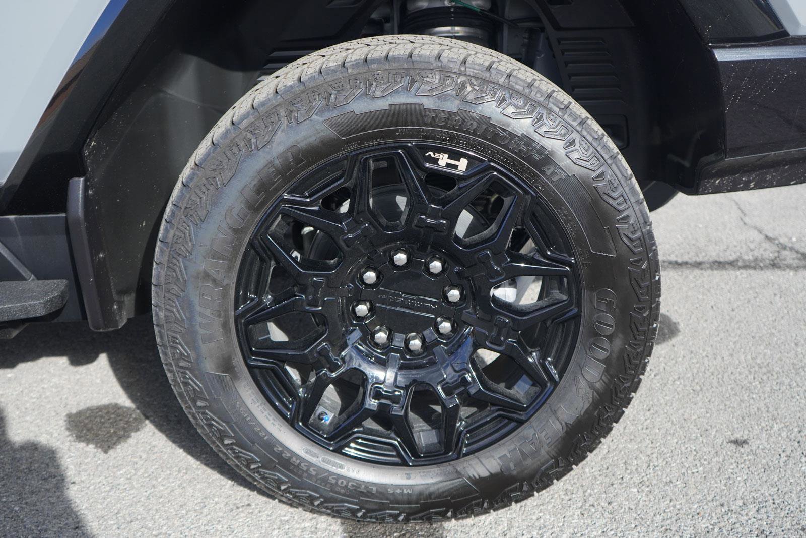 New 2026 GMC Hummer EV 4x4 Crew Cab image 13