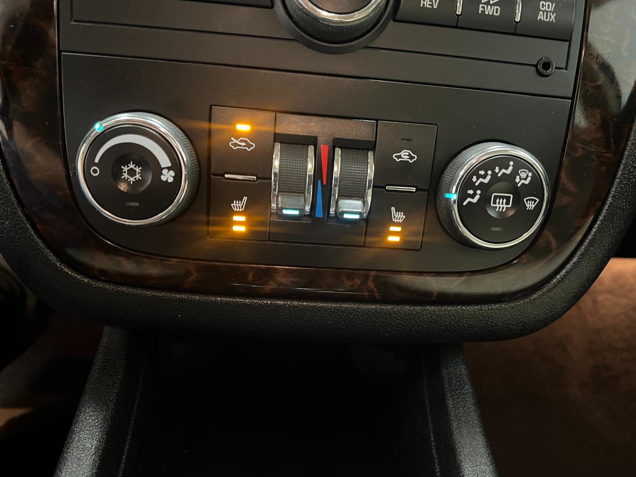 Used 2012 Chevrolet Impala LTZ FWD image 39