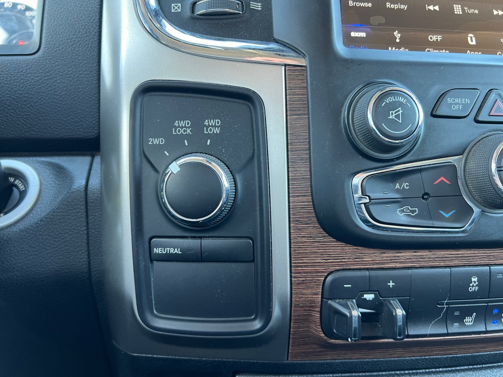 Used 2018 RAM 2500 Laramie AWD/4WD image 30