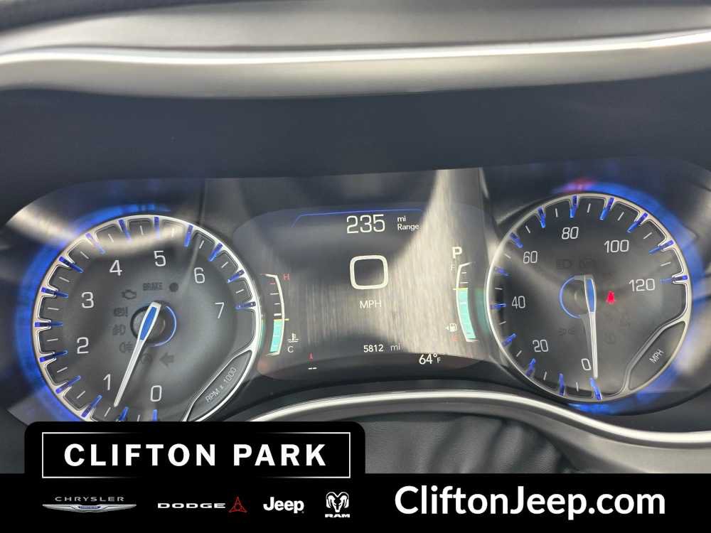 Used 2026 Chrysler Pacifica Select FWD image 23