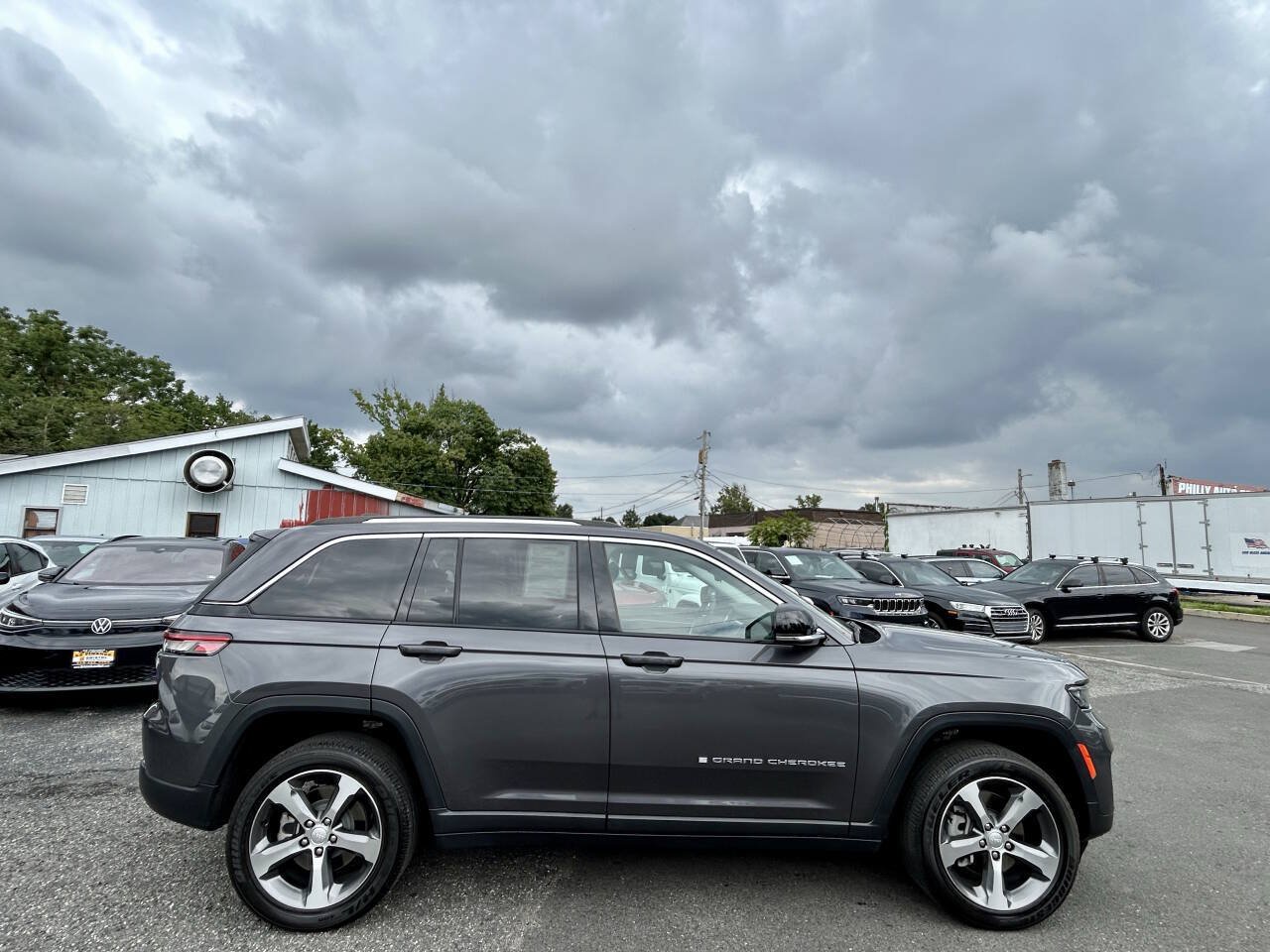 Used 2024 Jeep Grand Cherokee Limited 4xe AWD/4WD image 6