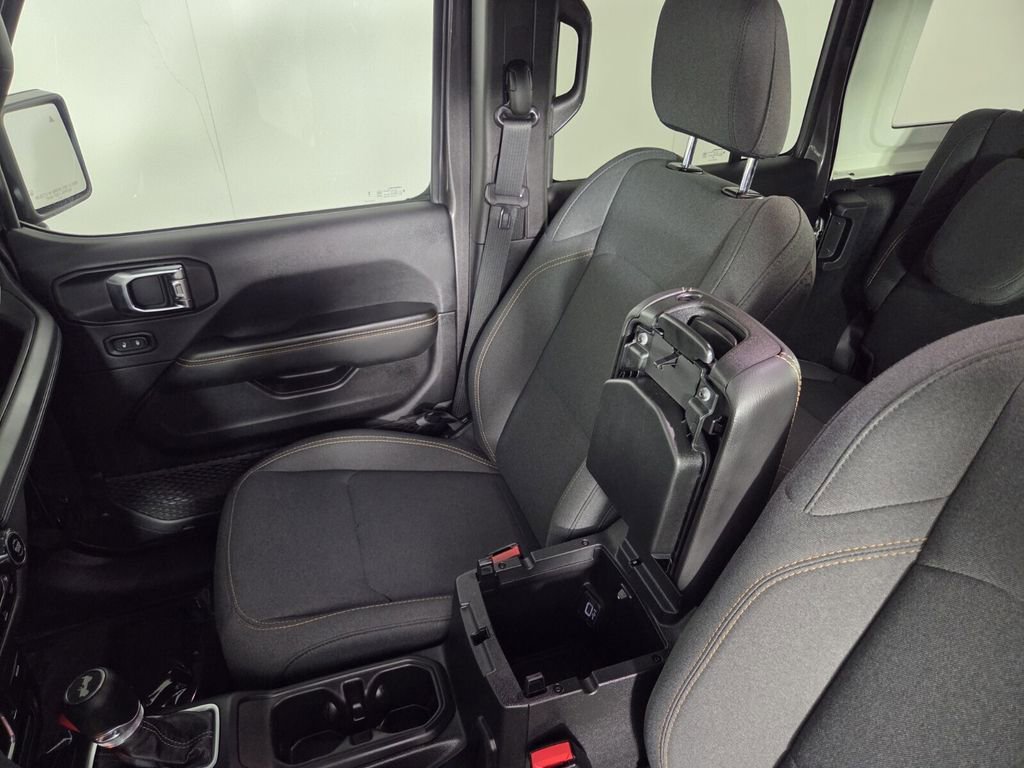 Certified 2025 Jeep Wrangler Sahara w/ Safety Group image 23