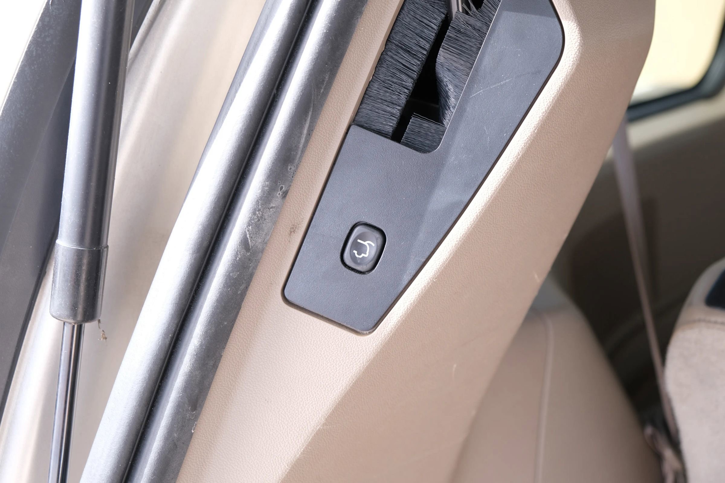 Used 2015 Chrysler Town & Country Touring image 19