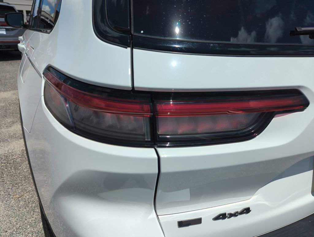 Used 2022 Jeep Grand Cherokee L Limited w/ Black Appearance Package AWD/4WD image 18