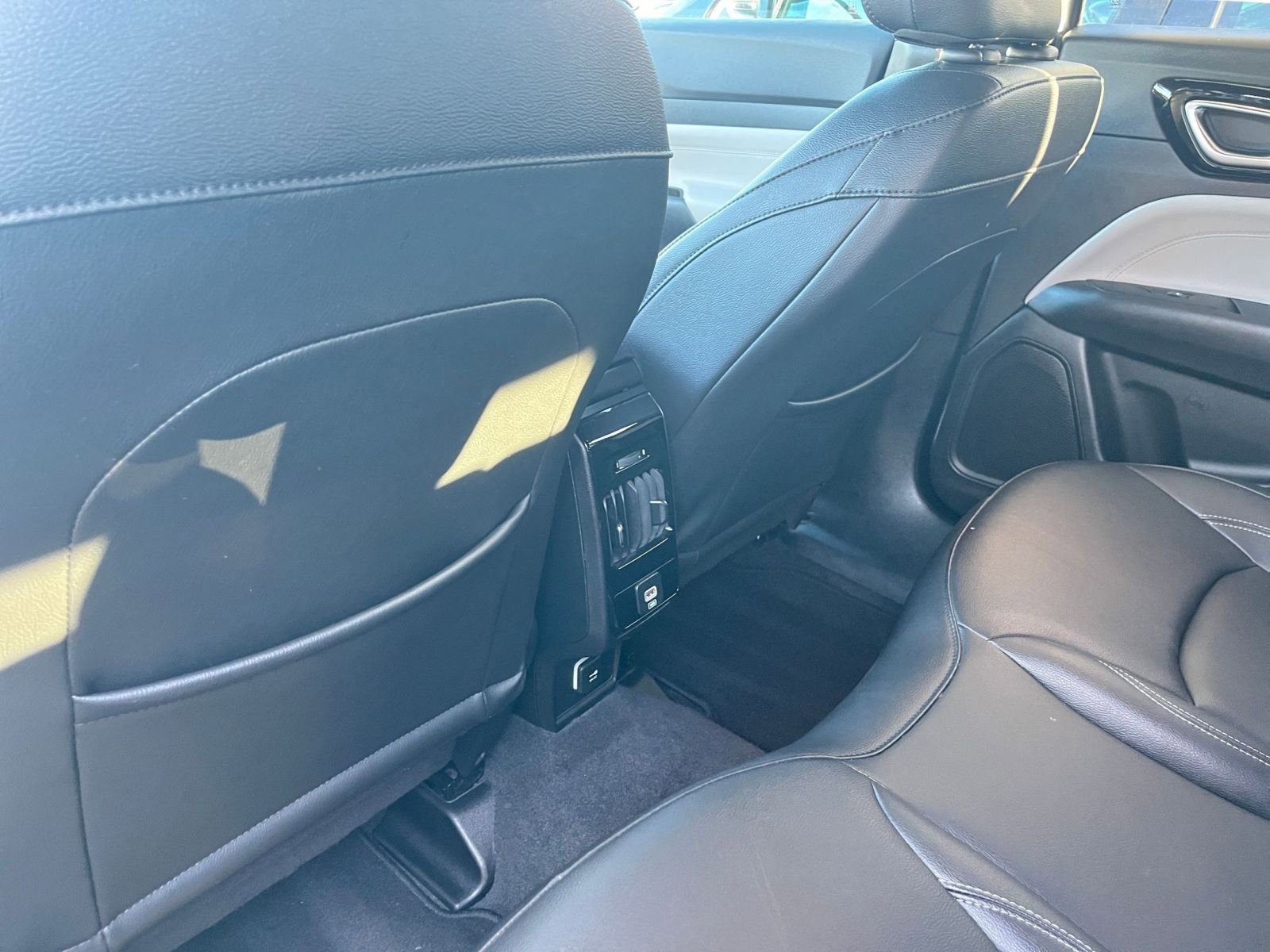 Used 2025 Jeep Compass Limited image 23